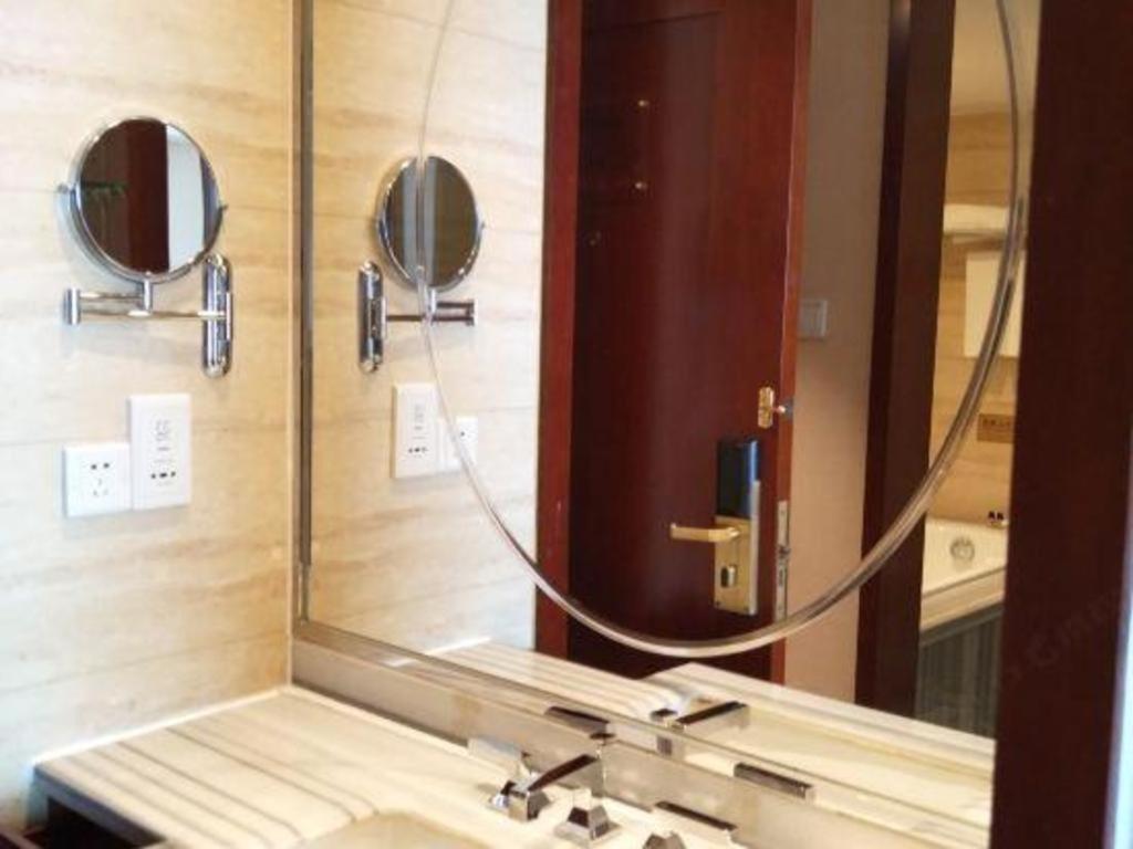 Maison New Century Hotel Νινγκμπό Εξωτερικό φωτογραφία