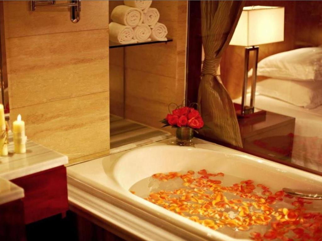 Maison New Century Hotel Νινγκμπό Εξωτερικό φωτογραφία